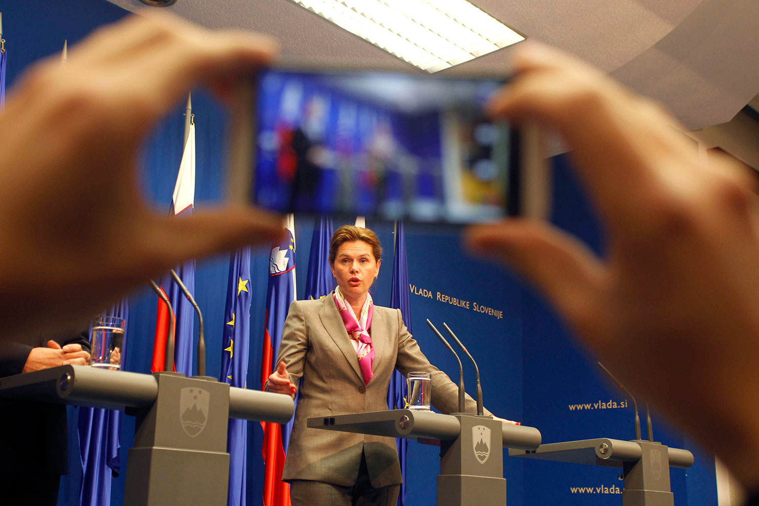 La primera ministra eslovena anuncia su dimisión en Twitter