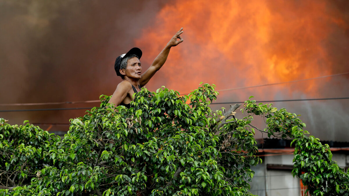 Mueren al menos tres personas en un incendio en Manila