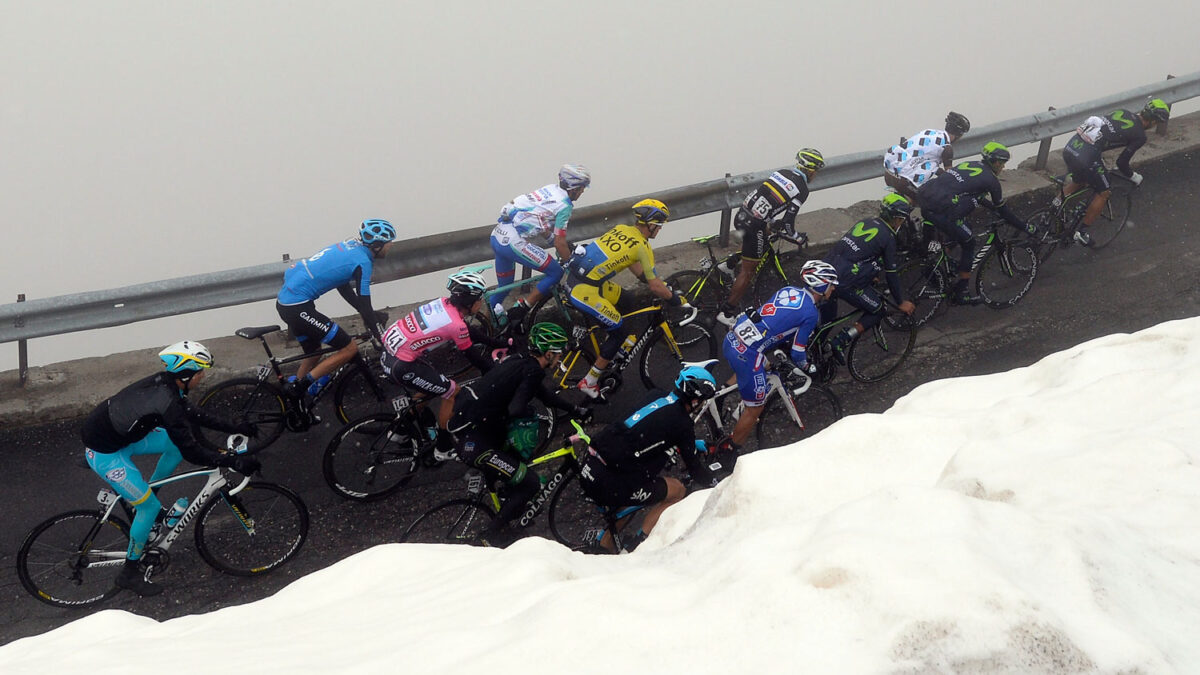 Nairo Quintana (Movistar) se hace con la maglia rosa en la etapa reina del Giro