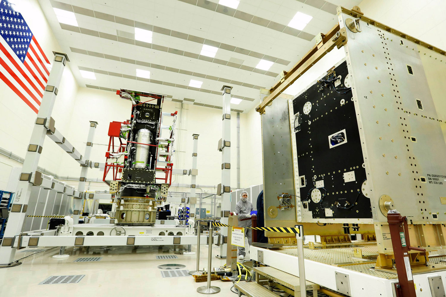 Lockheed comienza el montaje final del nuevo satélite meteorológico.