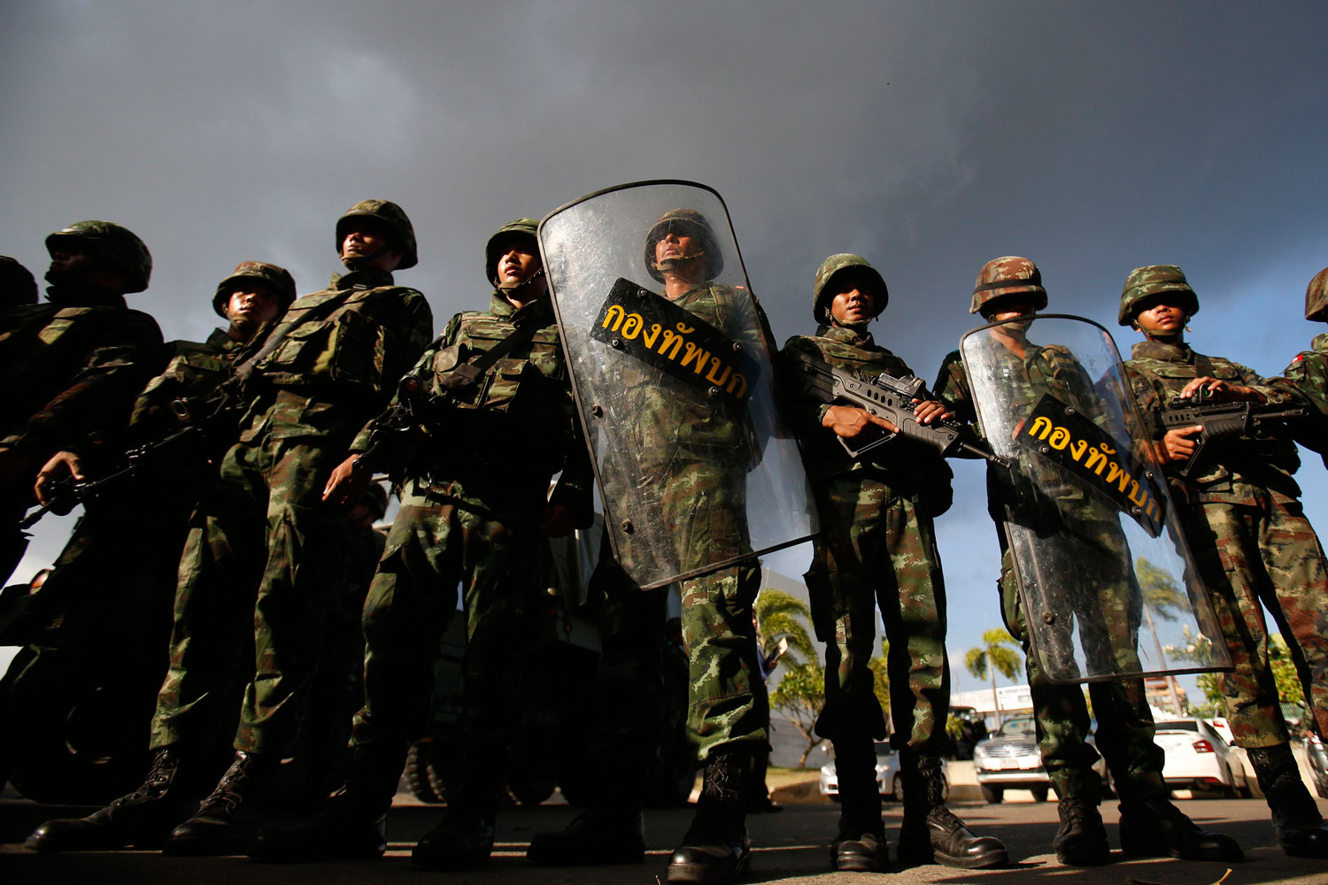 El Ejército de Tailandia toma el control del  país dos días después de declarar la ley marcial