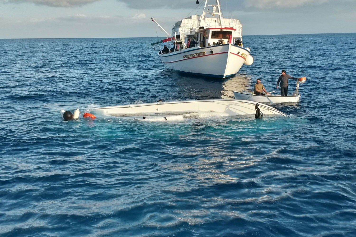 22 inmigrantes han muerto al colisionar un yate y una embarcación cerca de la isla griega de Samos.