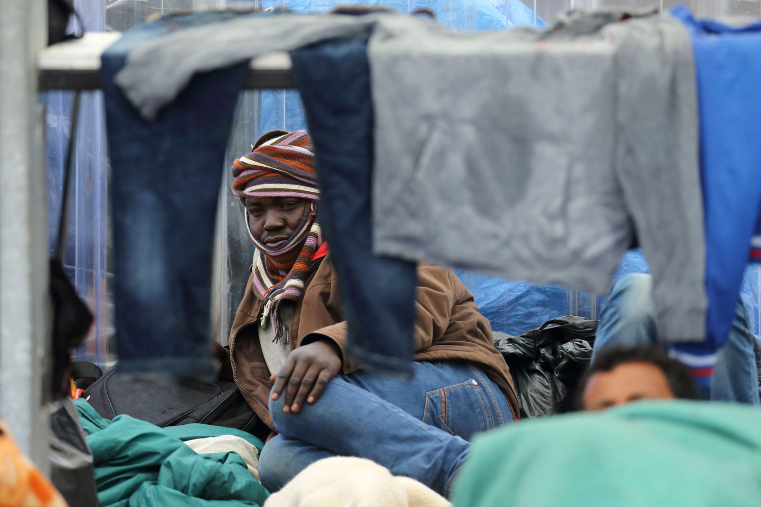 Las autoridades galas anuncian que cerrarán tres campamentos de inmigrantes ilegales
