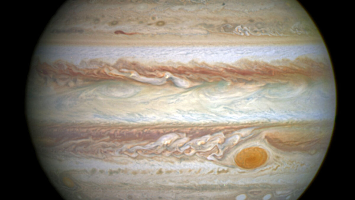 La mancha menguante de Júpiter.