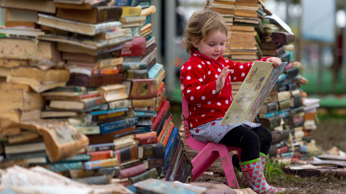 La literatura inundan la agenda cultural: Hay Festival en Gales y Feria del Libro en Madrid