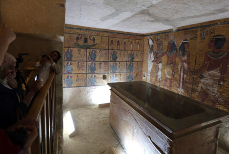 Inaugura la copia fascímil de la sepultura de Tutankamón