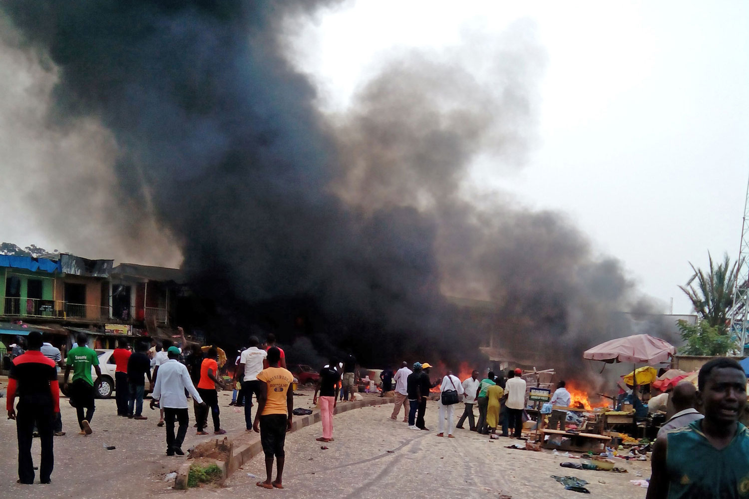 118 muertos tras dos coches bomba en una estación de autobuses y un mercado en Jos