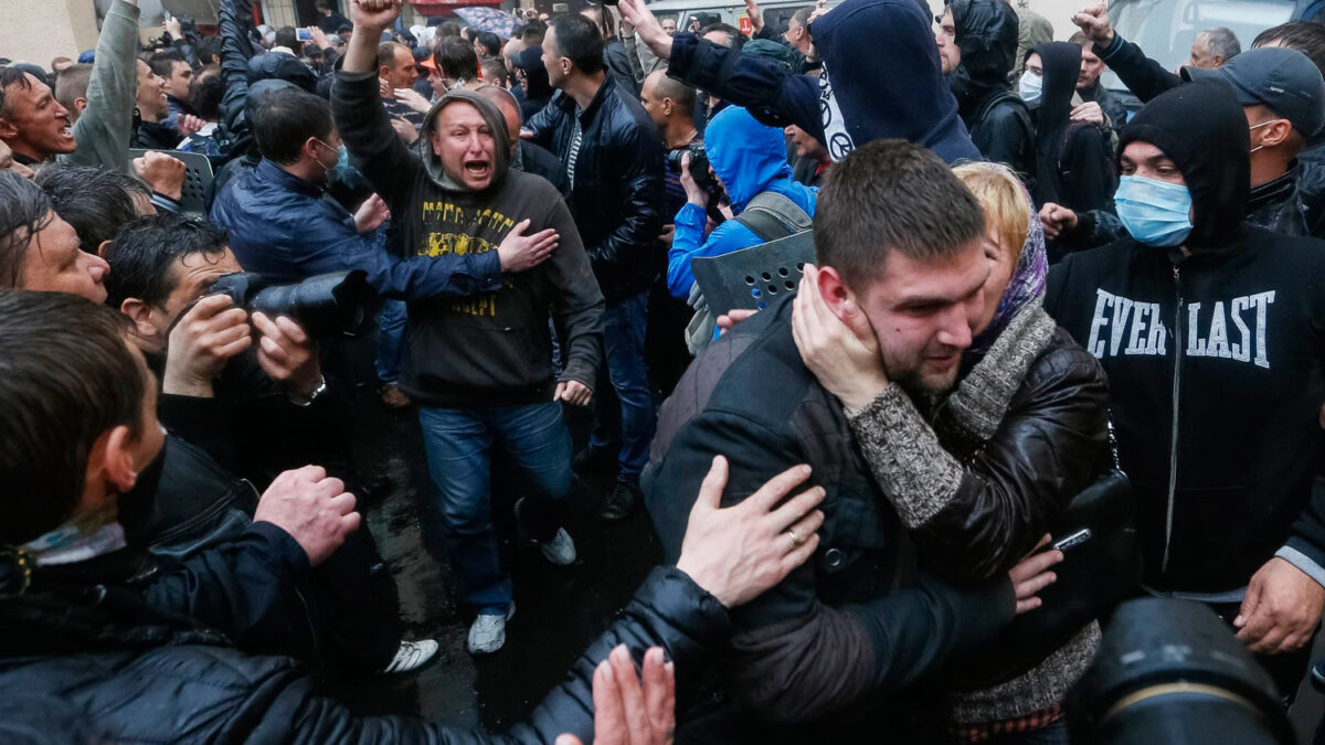 La Policía ucraniana libera a los 67 detenidos en Odessa tras un asalto a la sede de Interior