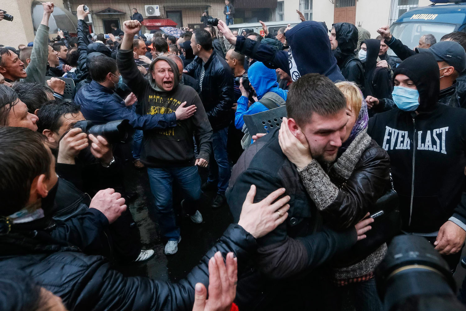 La Policía ucraniana libera a los 67 detenidos en Odessa tras un asalto a la sede de Interior
