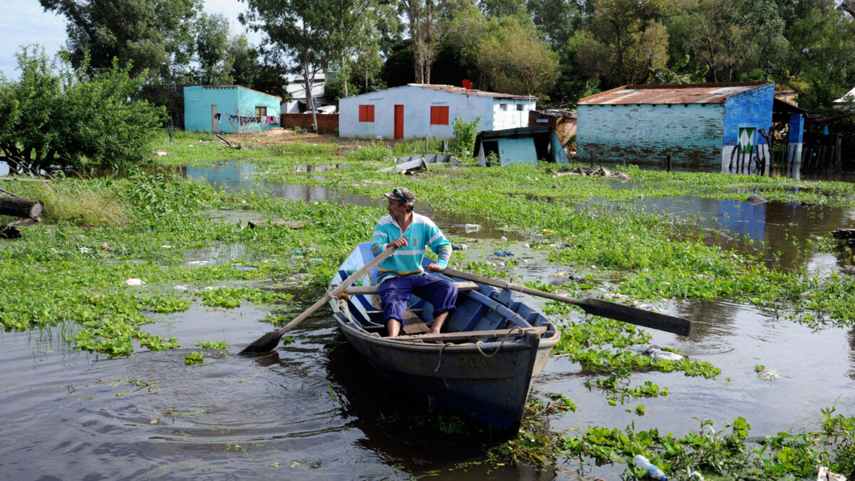 Más de 75.000 afectados en la crecida del río Paraguay.