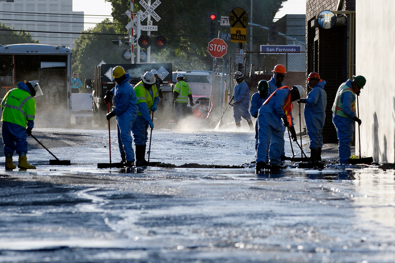 225.000 litros de petróleo recorren las calles de Los Ángeles tras la ruptura de un oleoducto