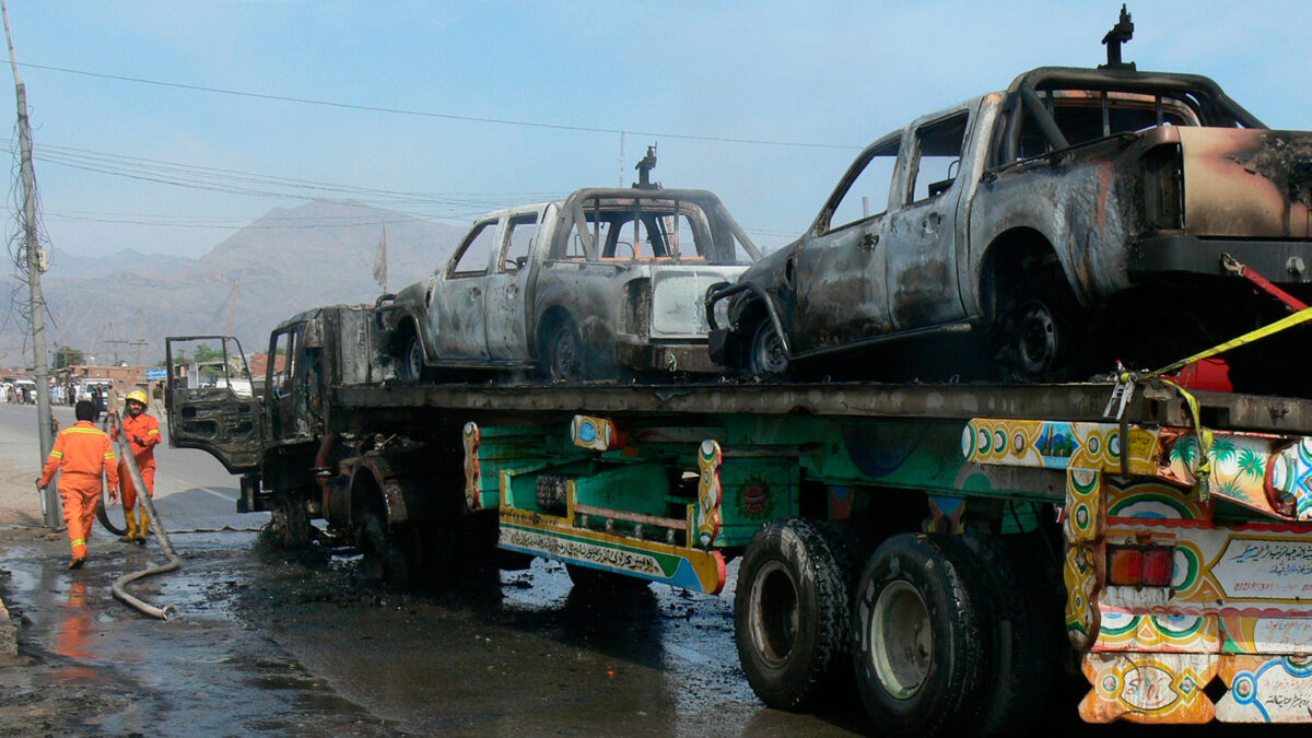 60 insurgentes atacan un convoy de la OTAN dejando 2 muertos