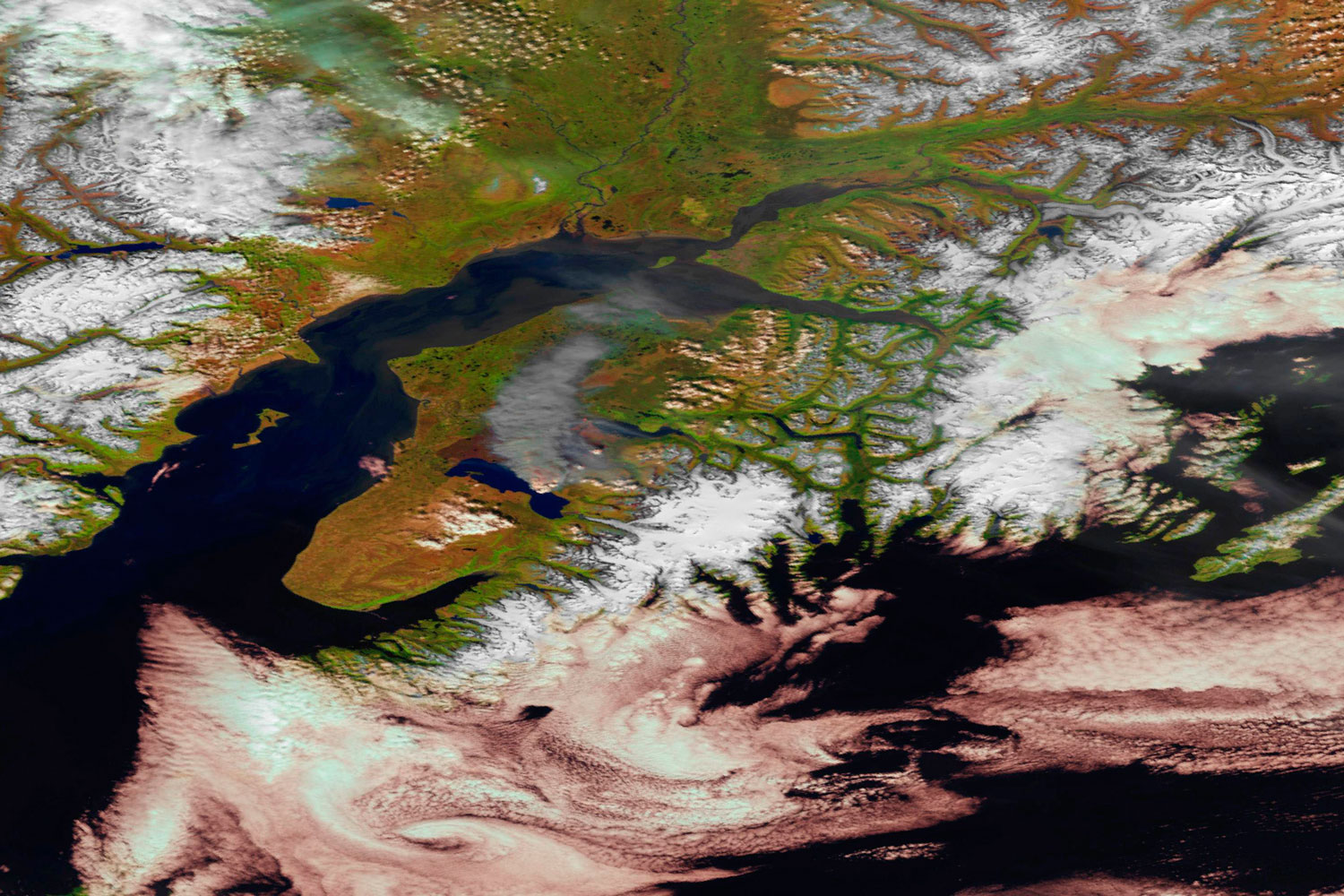 Un incendio quema más de 170.000 hectáreas en la costa sur de Alaska.