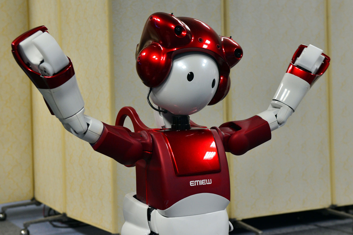 Emiews 2 un robot humanoide capaz de mantener una conversación sin guión