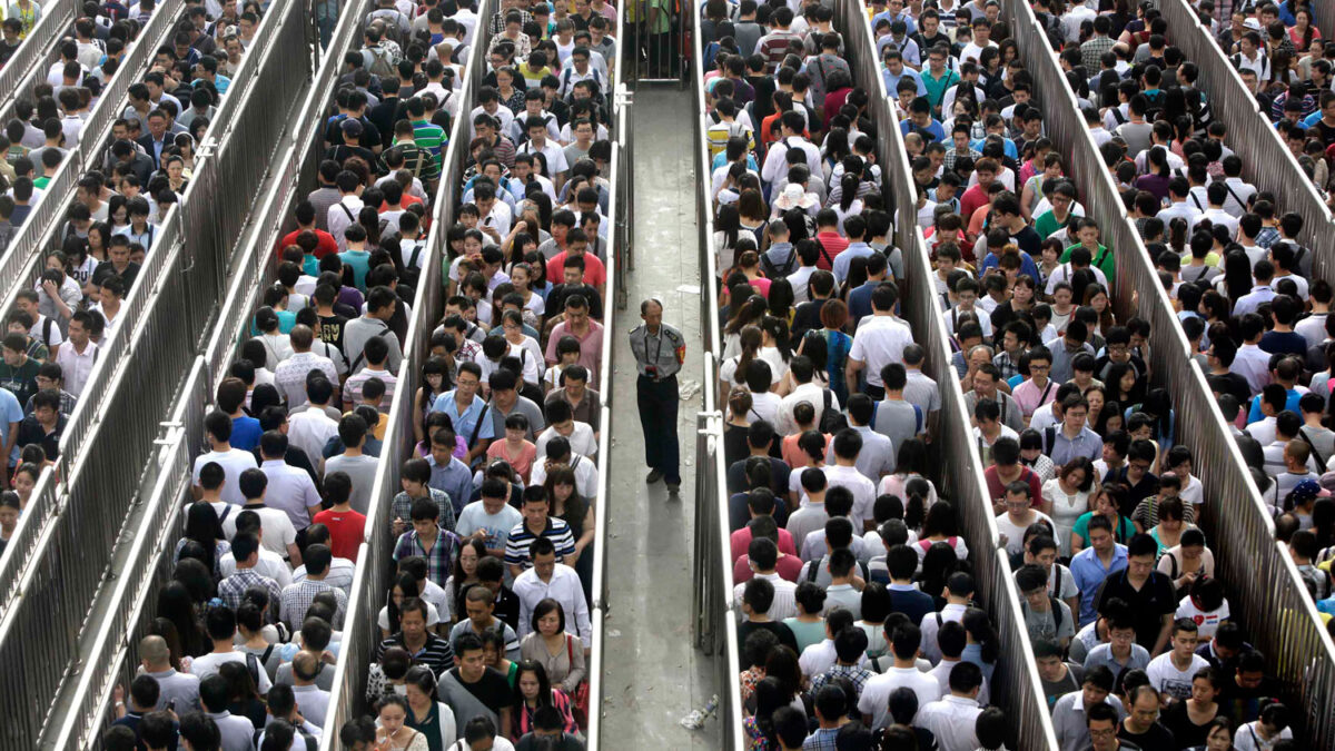 Pekín extrema los controles de seguridad en las estaciones de metro tras el último ataque