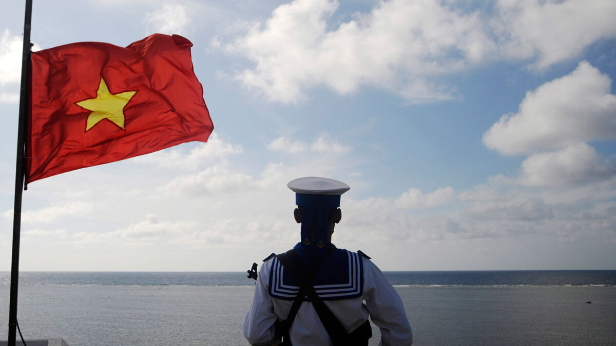 Vietnan acusa a China de atacar varios de sus barcos en Paracel