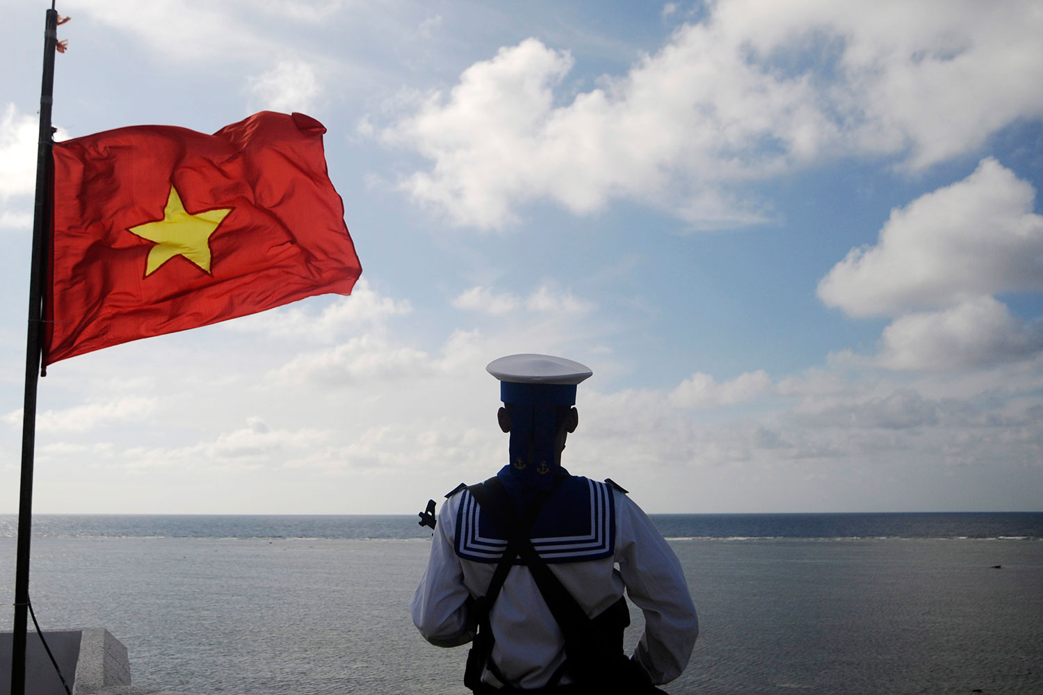 Vietnan acusa a China de atacar varios de sus barcos en Paracel