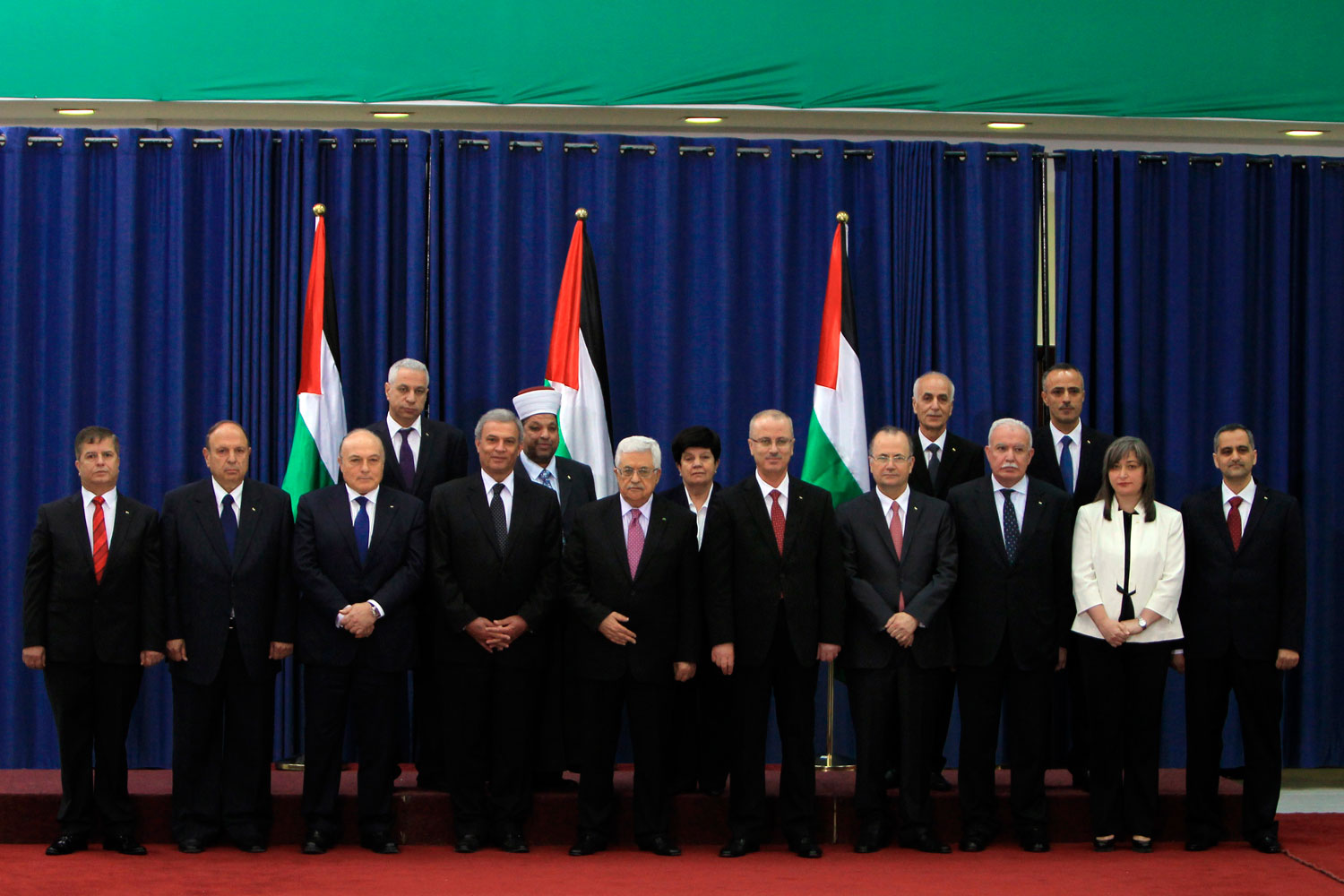 Toma posesión el nuevo Gobierno de unidad palestino