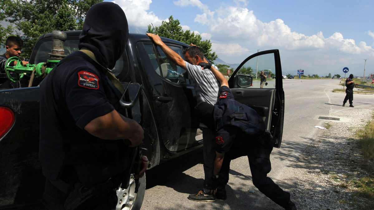 Disparan contra la policía albanesa durante una represión de cannabis