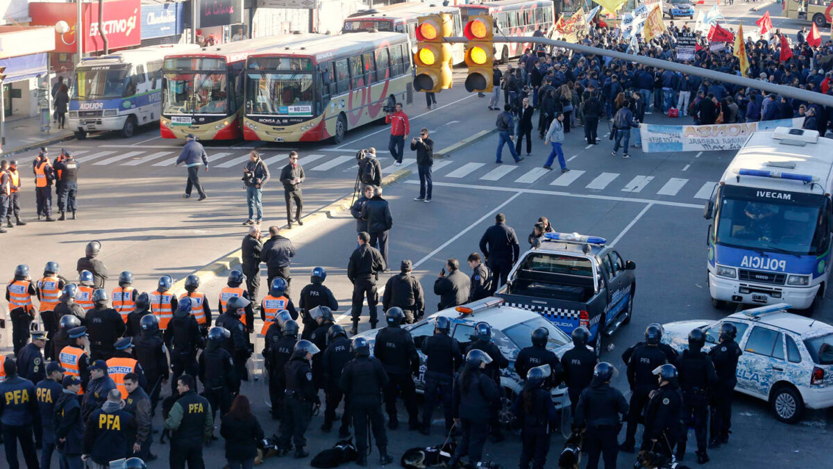 Manifestación de los conductores de autobús siembra el caos en Buenos Aires