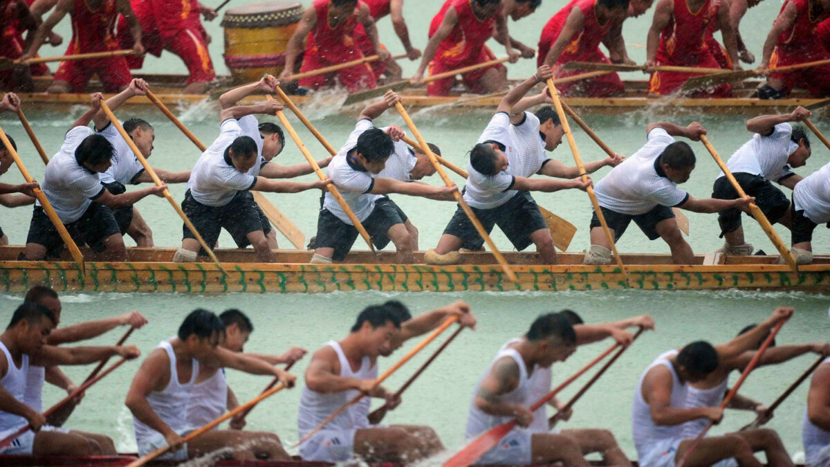 China celebra el Festival del Bote de Dragón en honor al poeta Qu Yuan