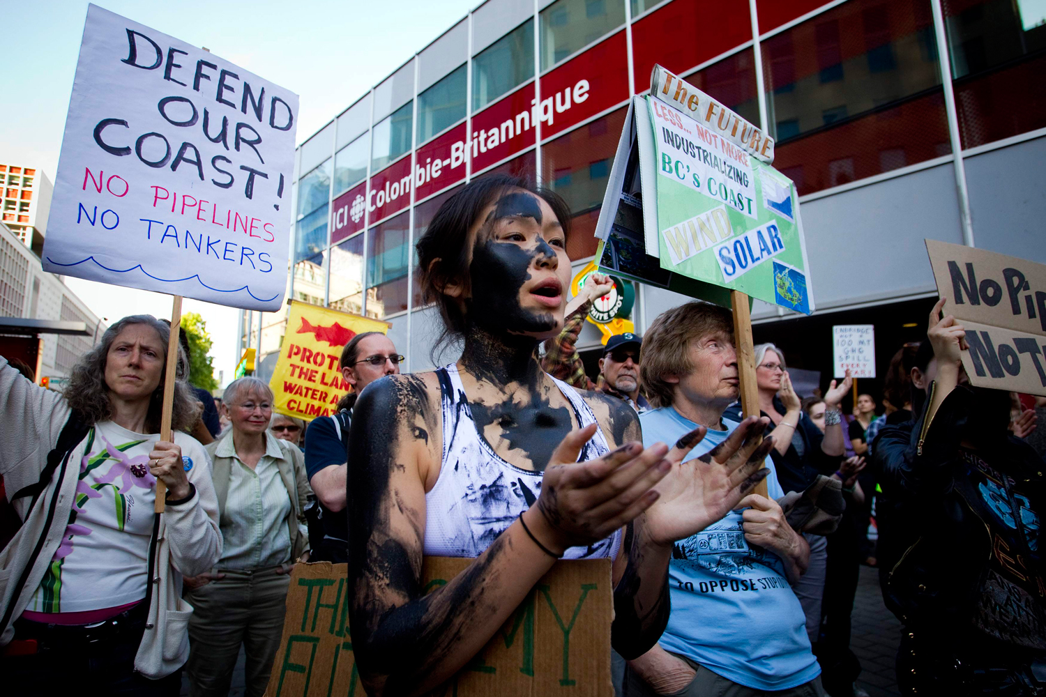 Ecologistas canadienses protestan contra el oleoducto que unirá Alberta con la costa del Pacífico
