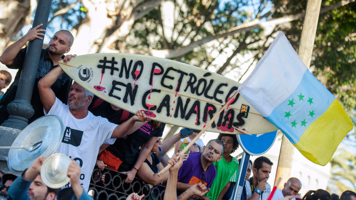 Las protestas contra las prospecciones petrolíferas reciben en Canarias al ministro de Energía