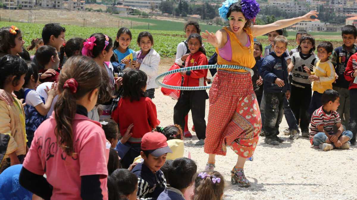 Los payasos sin Fronteras ayudan a los niños refugiados sirios.