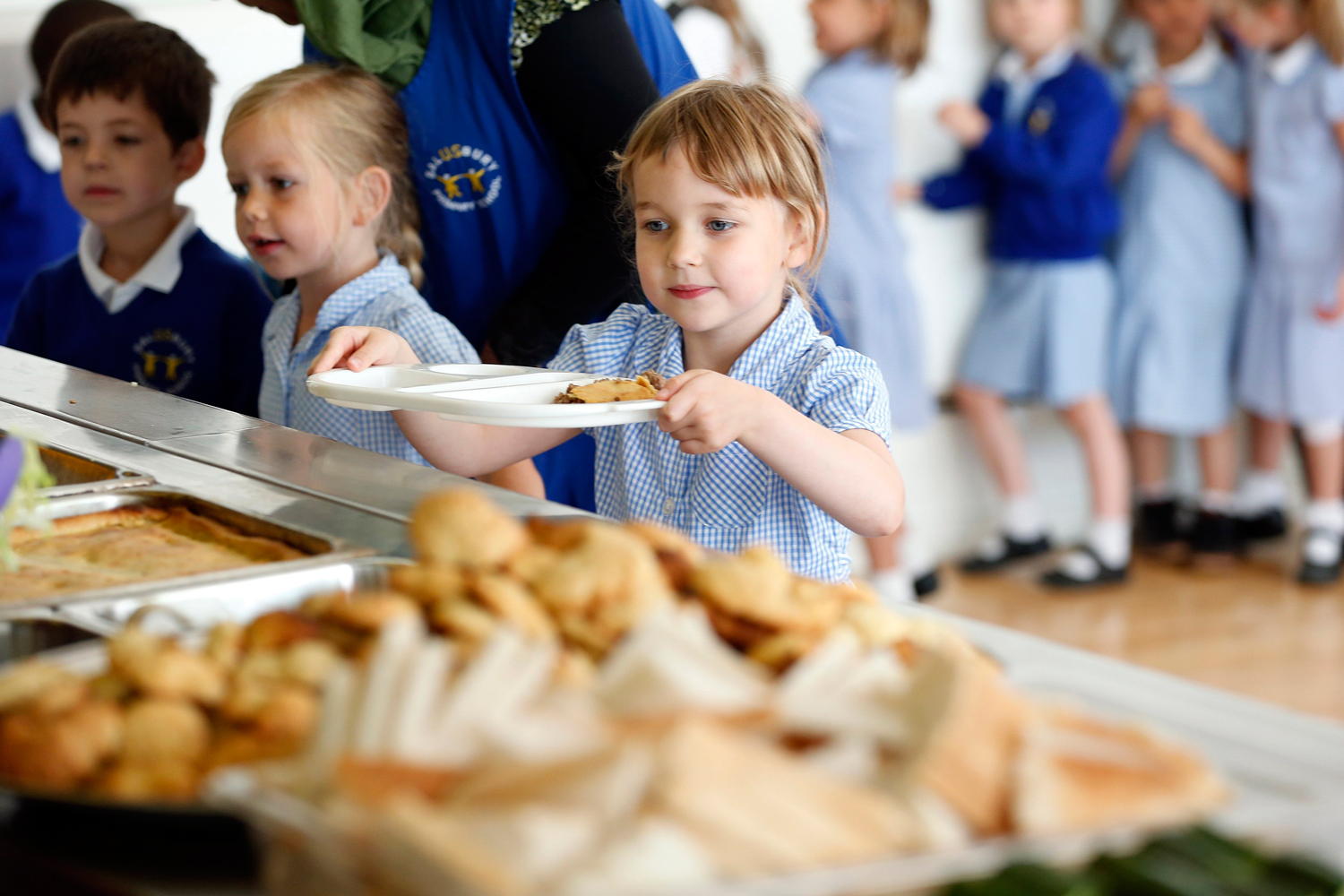 Niños con comida en las escuelas de Reino Unido
