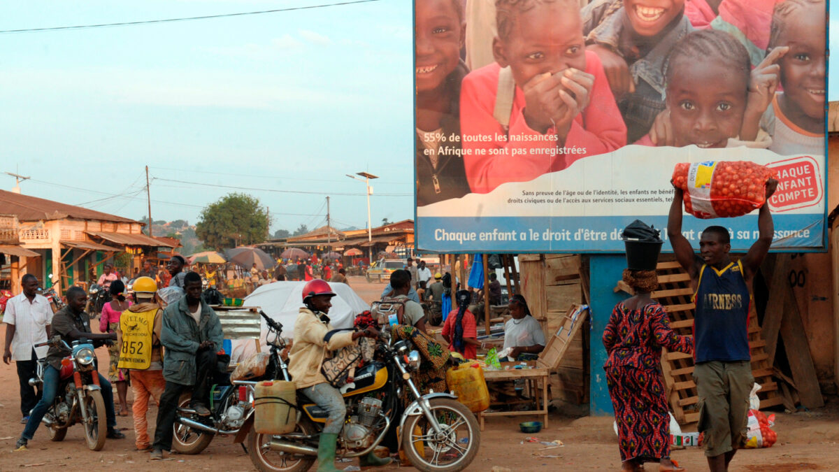 Sierra Leona cierra colegios, cines, discotecas para evitar la propagación del ébola