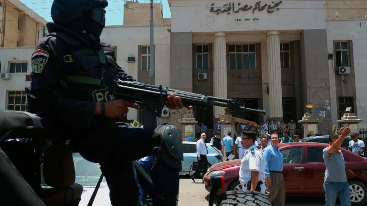 La violencia no cesa en Egipto. Oleada de explosiones en el metro de El Cairo