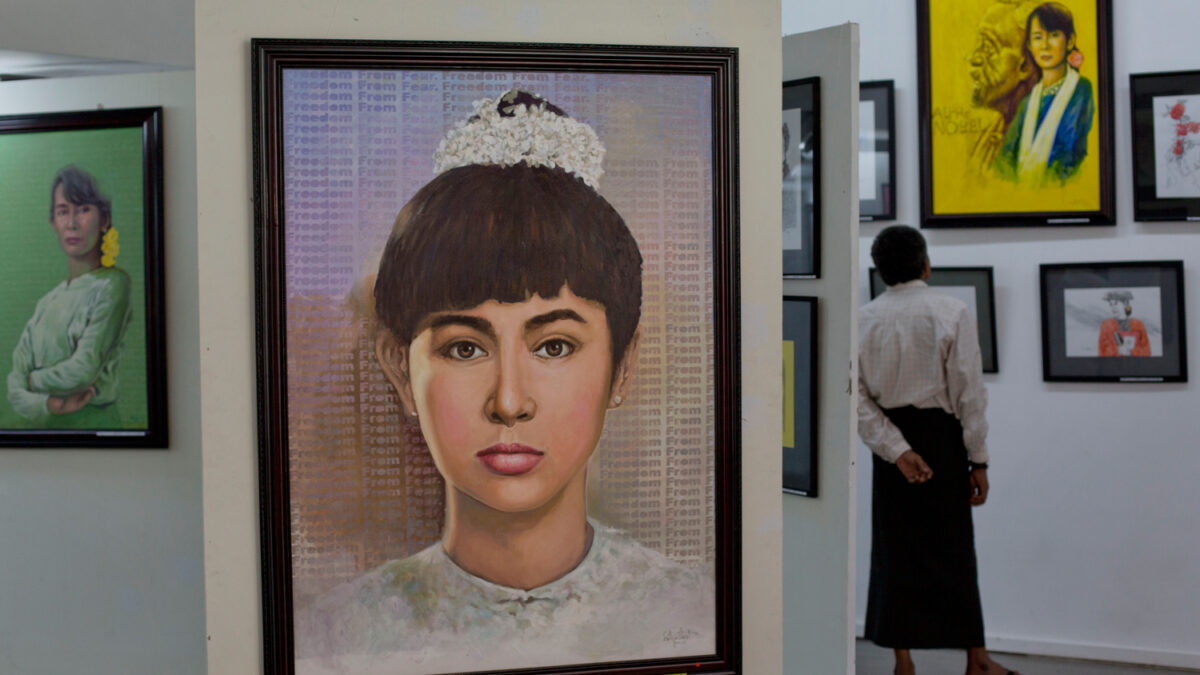 Un grupo de artistas birmanos crean 69 retratos para rendir un homenaje a Homenaje a Aung San Suu Ky