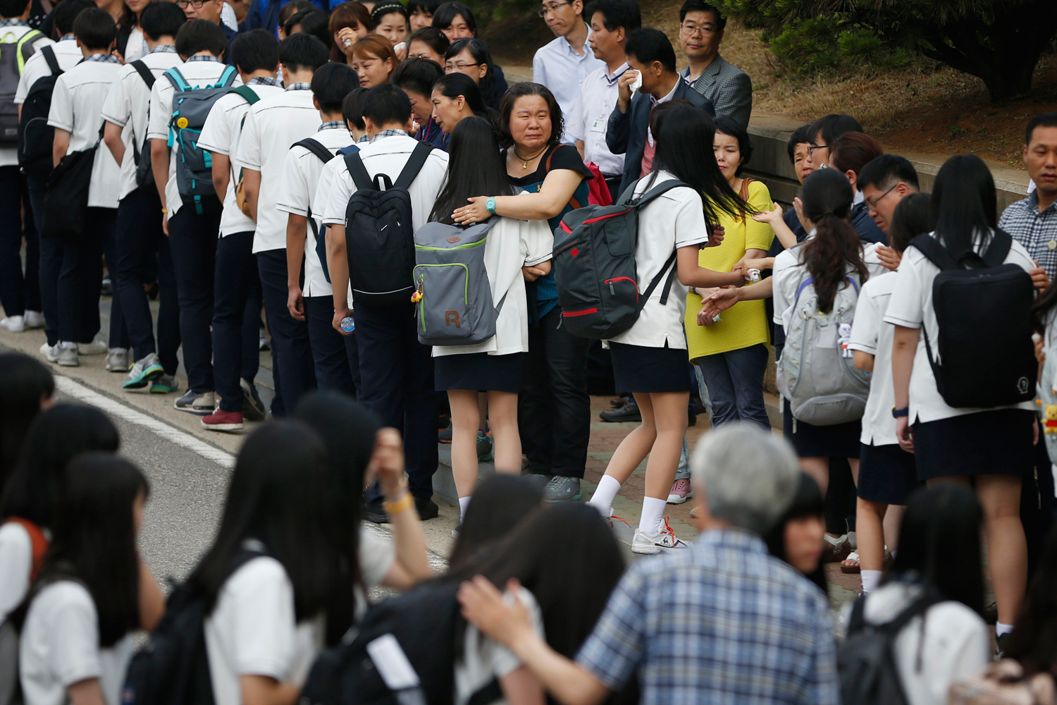 Regresan al colegio 70 estudiantes que sobrevivieron al hundimiento del ferry en Corea del Sur