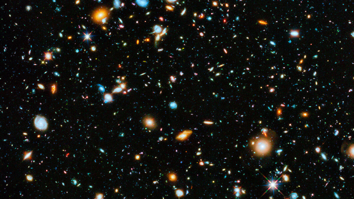 Hubble ofrece la panorámica más completa y colorida del Universo en evolución