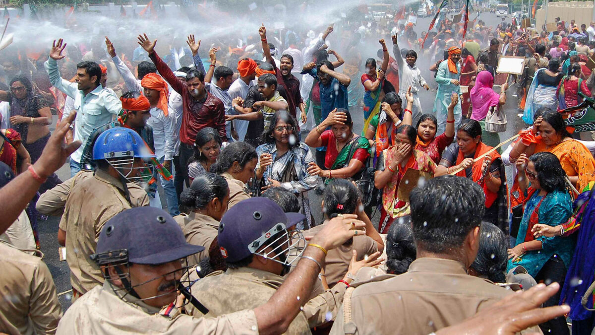 Protestas en la India por los crímenes sexuales en Uttar Pradesh.