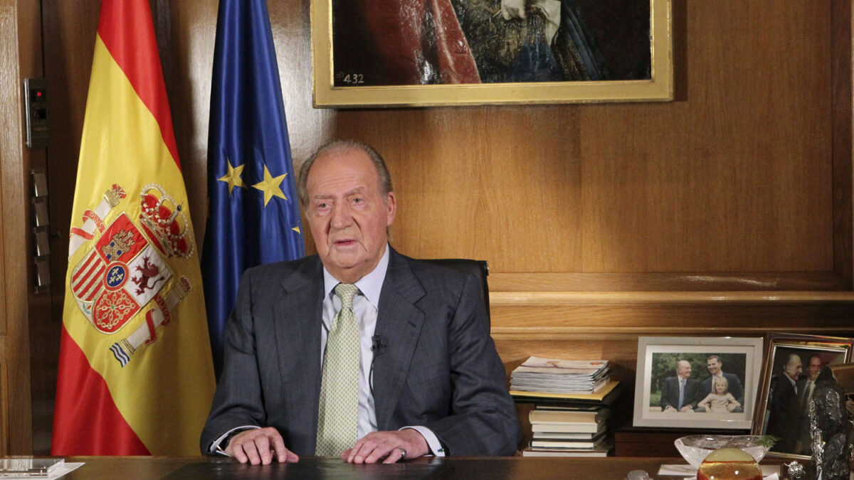 El rey Juan Carlos abdica, tras 39 años al frente de la monarquía.