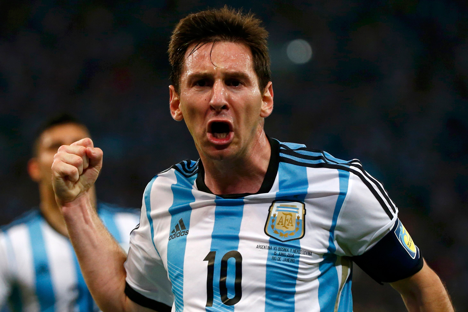 Argentina le gana 2-1 a Bosnia por una genialidad de Messi.