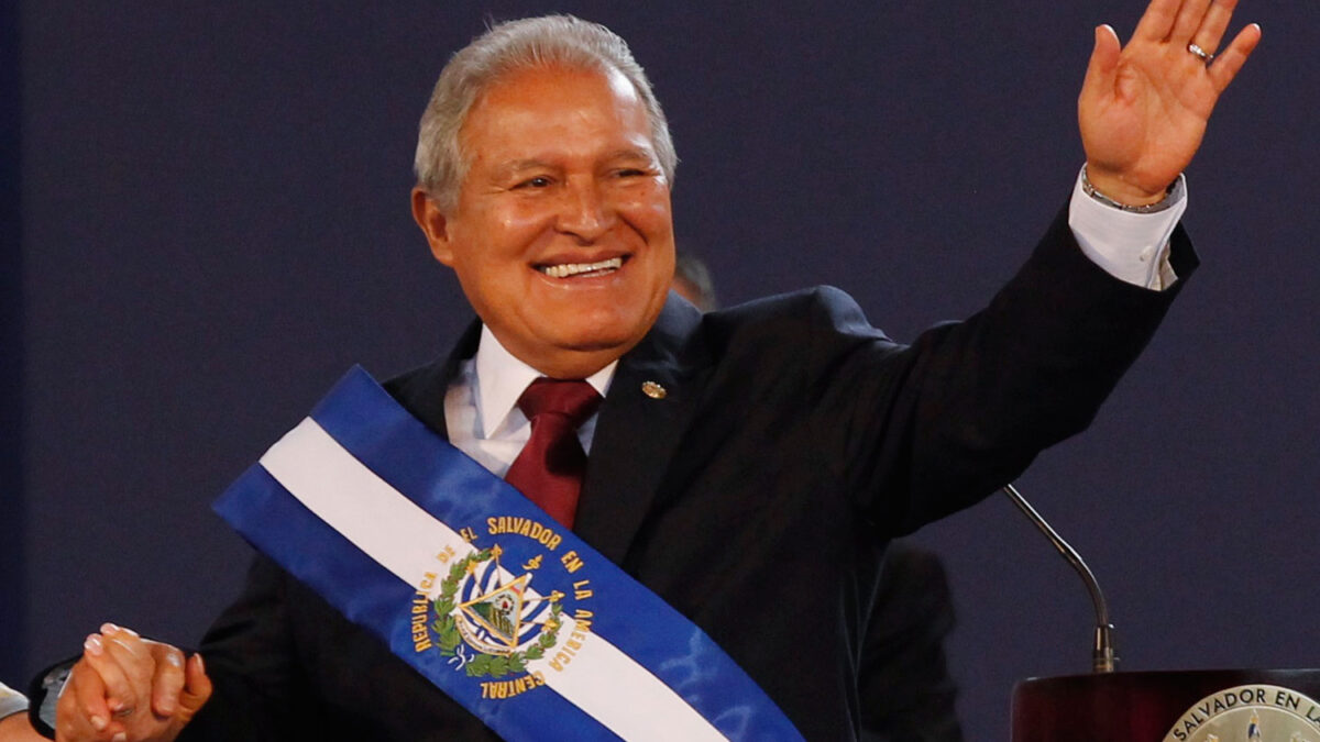 Salvador Sánchez asume la presidente de El Salvador