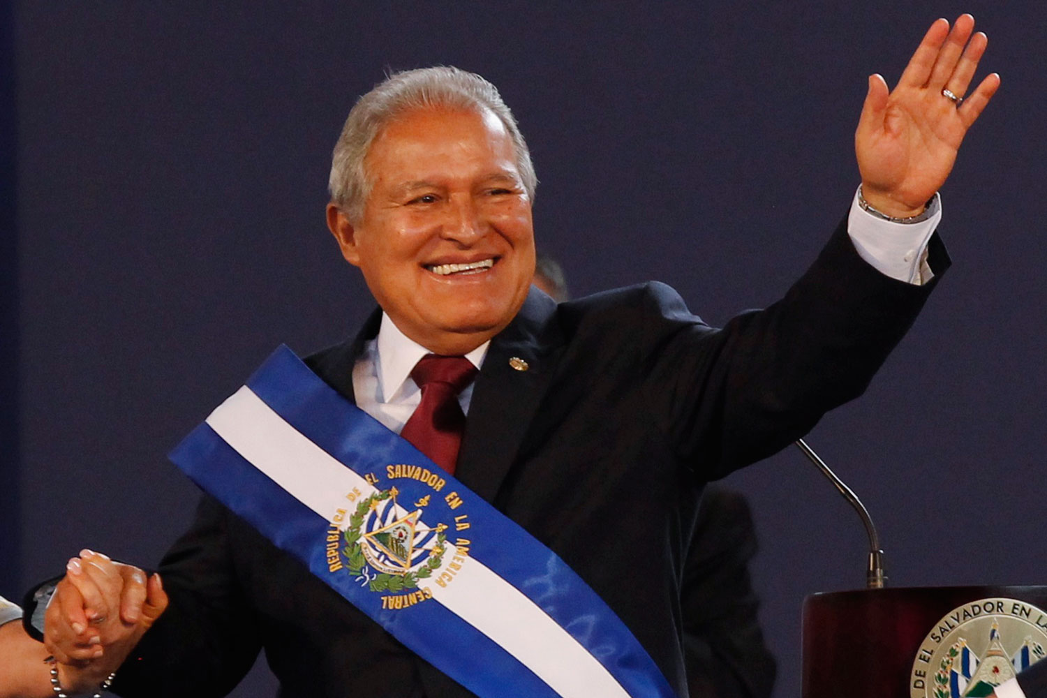 Salvador Sánchez asume la presidente de El Salvador