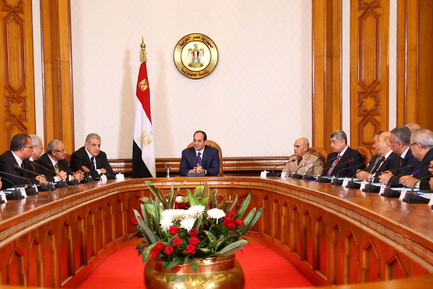 Nuevo Gobierno egipcio toma posesión con el reto de revivir la economía