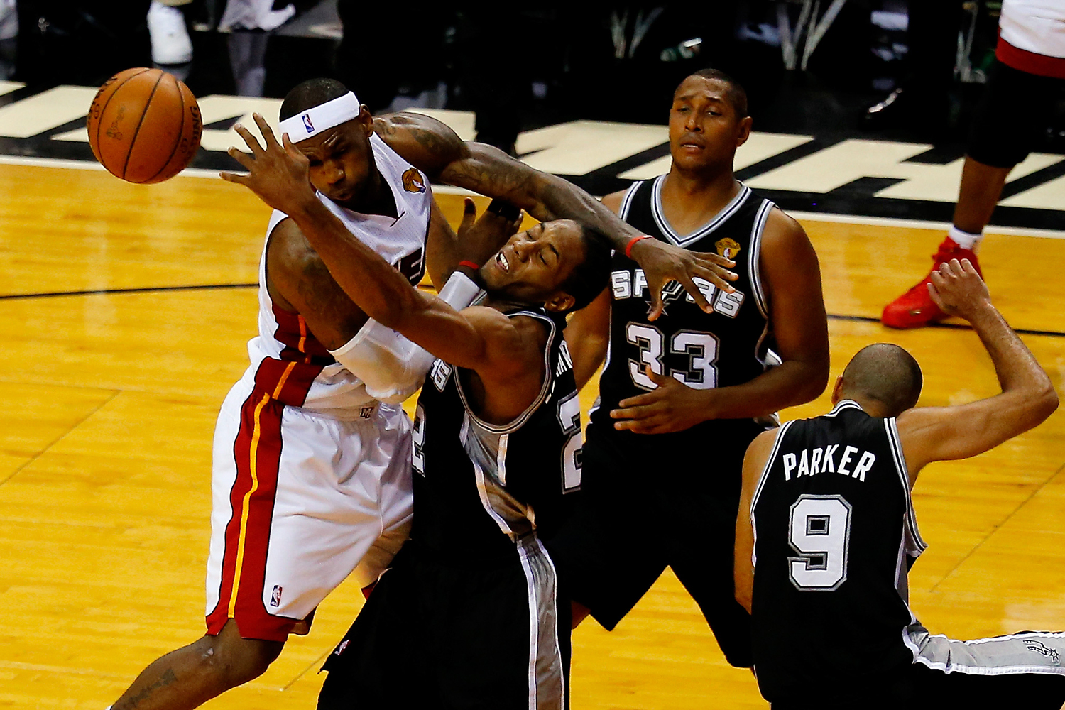 Los Spurs se imponen  a los Heat de Miami en el tercer partido de las Finales de la NBA.