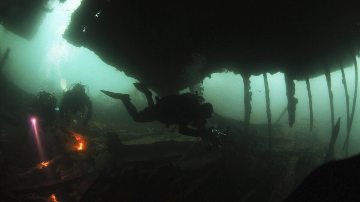 Miles de submarinistas bucean en Tabarka para explorar este pecio histórico.