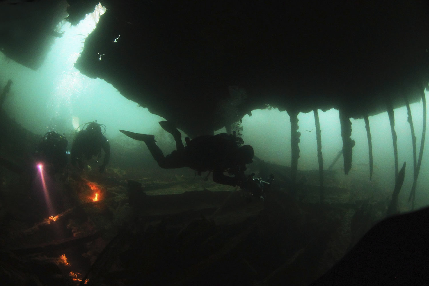 Miles de submarinistas bucean en Tabarka para explorar este pecio histórico.