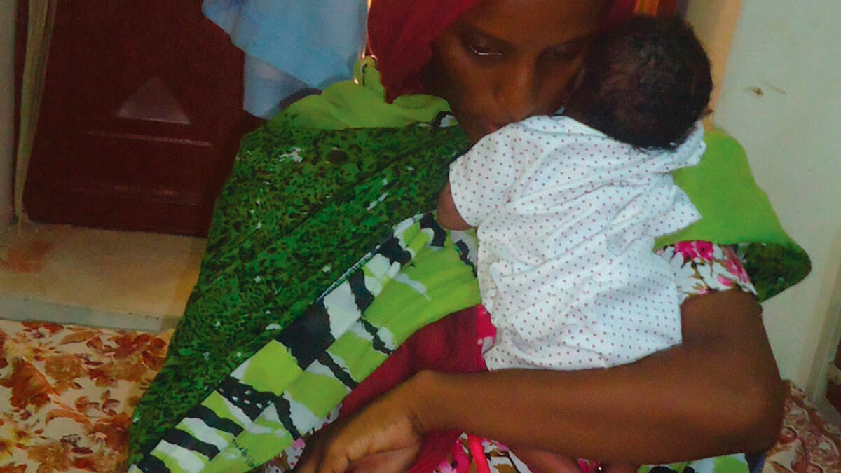 Meriam Ibrahim sufre un nuevo susto al huir de Sudán tras sobrevivir su condena a muerte