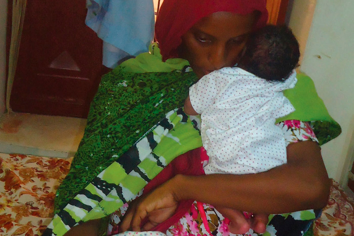 Meriam Ibrahim sufre un nuevo susto al huir de Sudán tras sobrevivir su condena a muerte