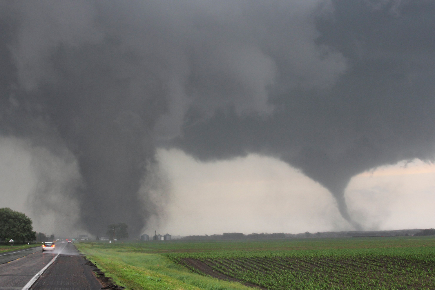 Dos tornados gigantes dejan un muerto y, al menos, 16 heridos en Nebraska
