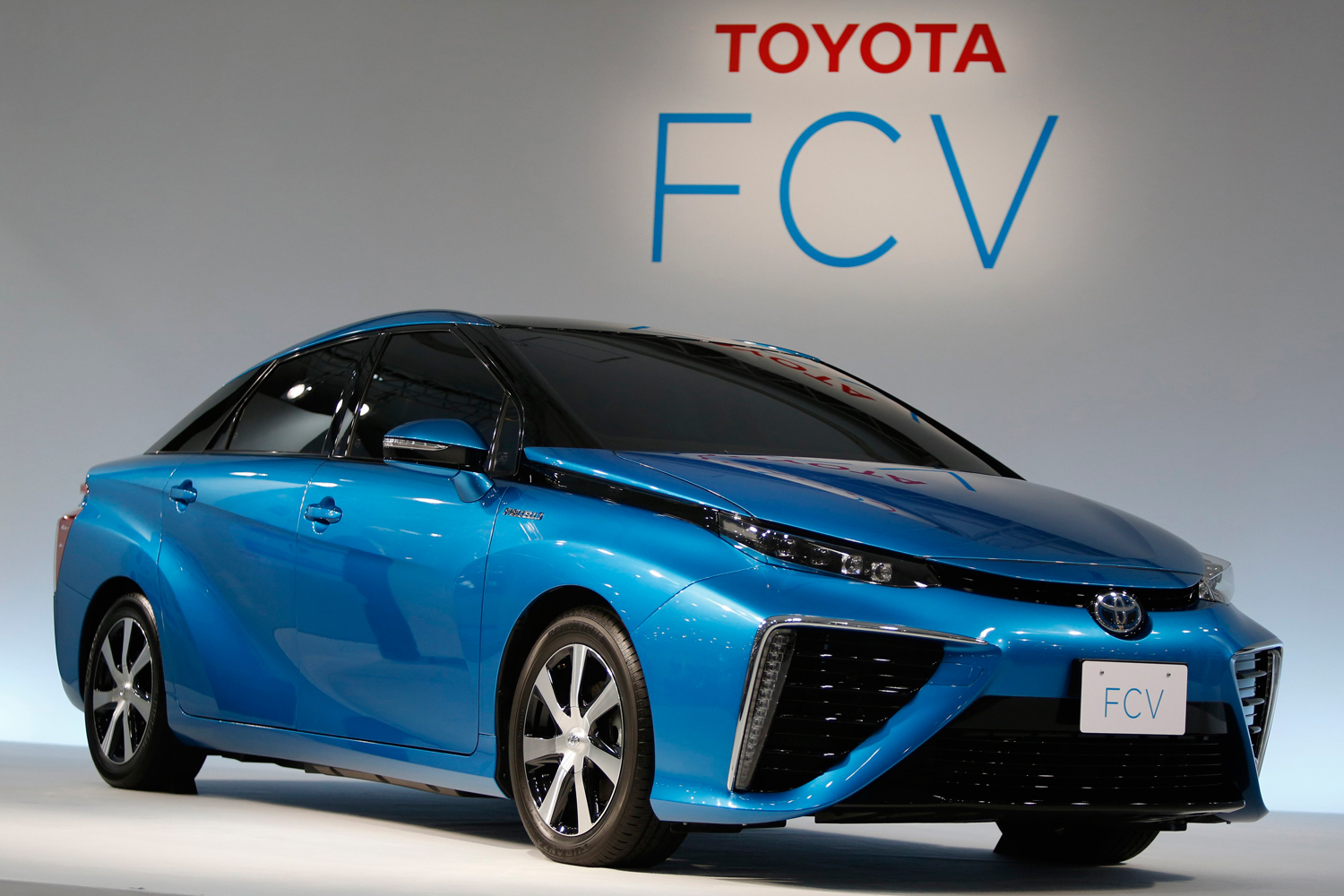 Toyota presenta el primer automóvil que funciona con pila de combustible