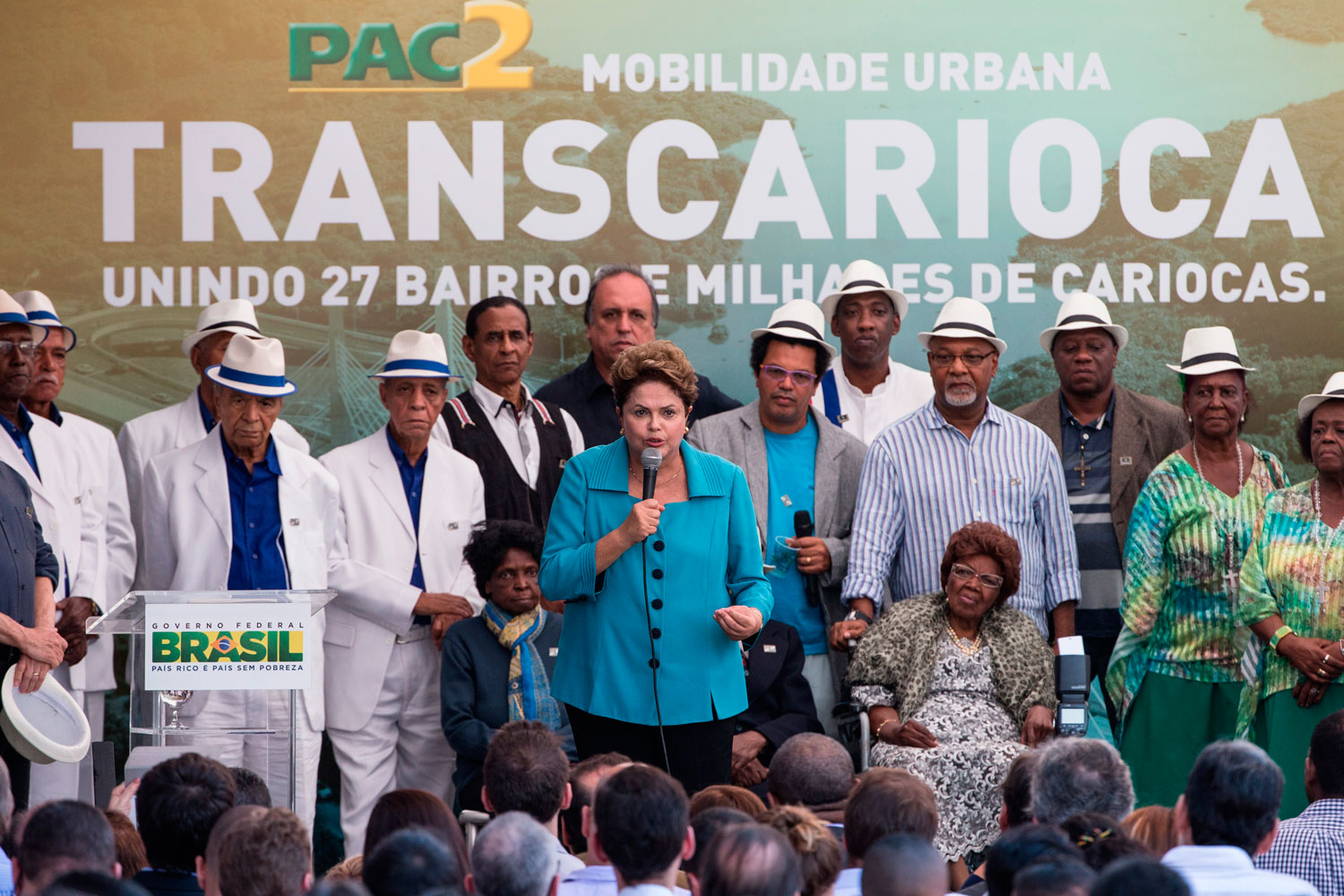 La presidenta de Brasil inaugura una obra sin finalizar, antes del Mundial.