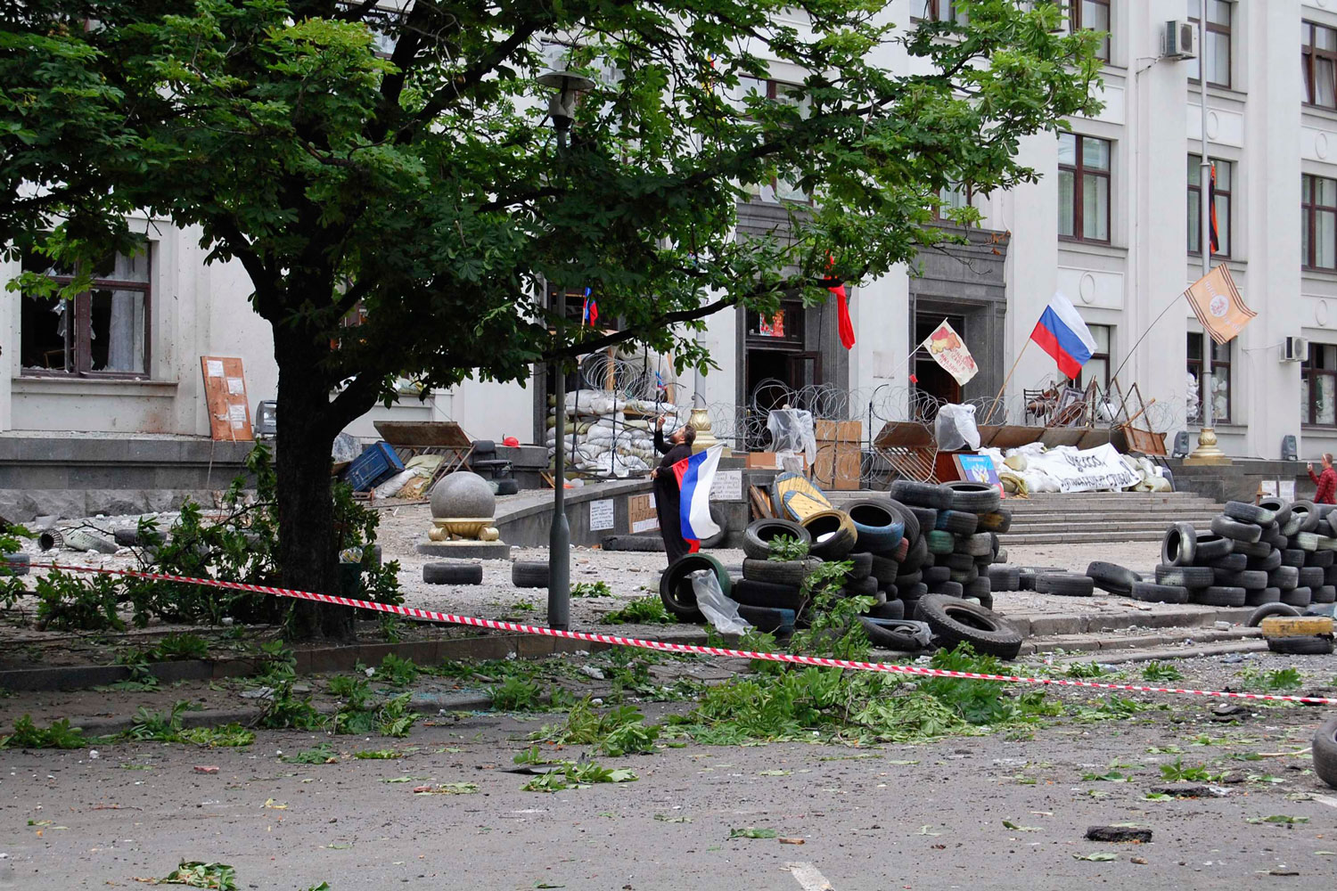 Cinco muertos en el ataque de la aviación ucraniana contra el ayuntamiento de Lugansk