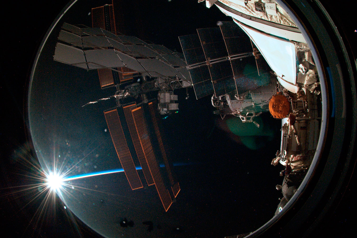 El astronauta, Alexander Gerst, envía una foto de su "casa" desde la ESA